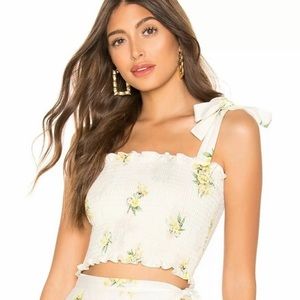 3/$30 bundle 🎉 Show Me Your Mumu Antoinette Tie Strap White Floral Smocked Top